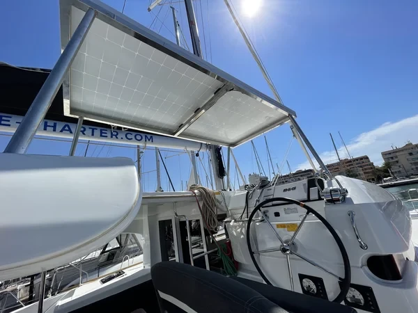 Lagoon 40 - Boatscribe.com