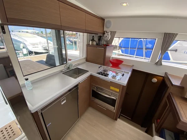 Lagoon 40 - Boatscribe.com