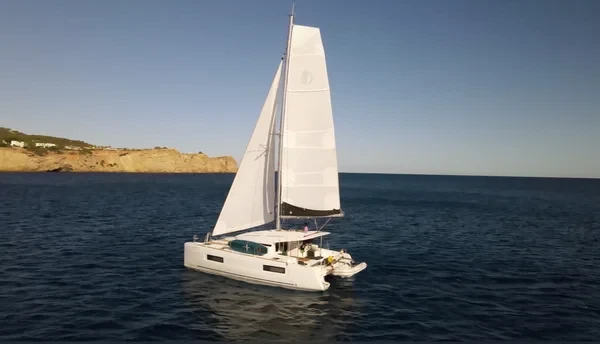 Lagoon 40 - Boatscribe.com
