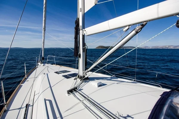 Oceanis 38 - Boatscribe.com