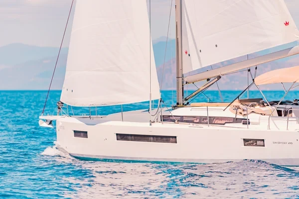 Sun Odyssey 490 - Boatscribe.com