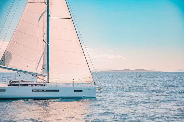 Sun Odyssey 490 - Boatscribe.com