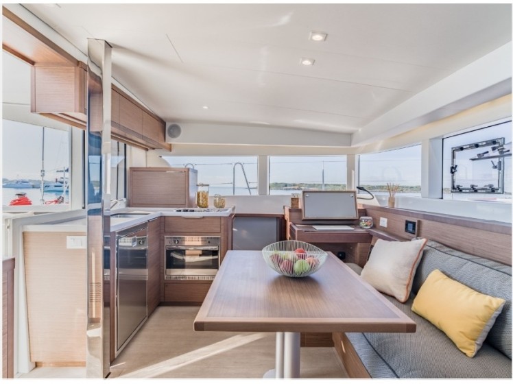 Lagoon 40 - Boatscribe.com