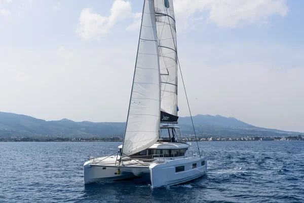 Lagoon 46 - Boatscribe.com