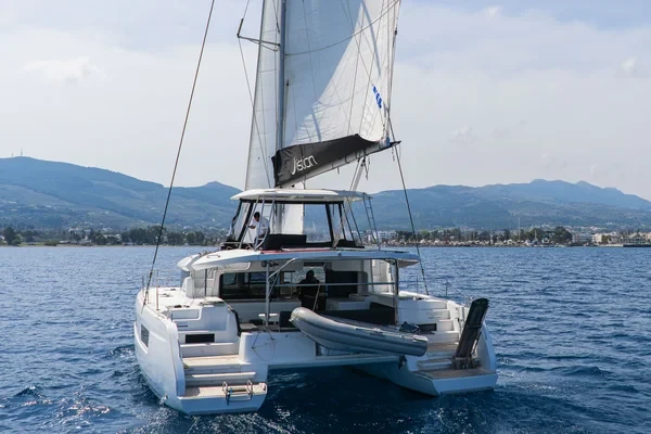 Lagoon 46 - Boatscribe.com