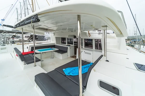 Lagoon 450 F - Boatscribe.com