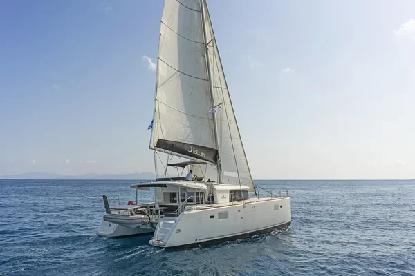 Lagoon 450 F - Boatscribe.com