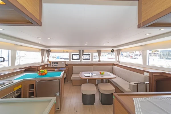 Lagoon 450 F - Boatscribe.com