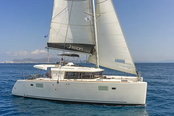 Lagoon 450 F - Boatscribe.com