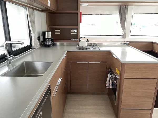 Lagoon 46 - Boatscribe.com