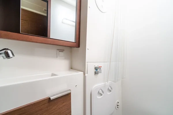Lagoon 40 - Boatscribe.com