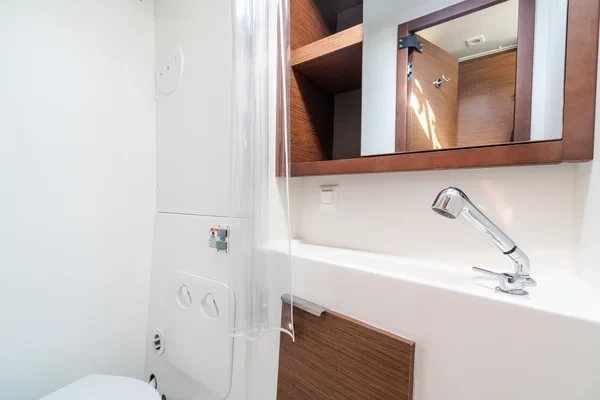 Lagoon 40 - Boatscribe.com