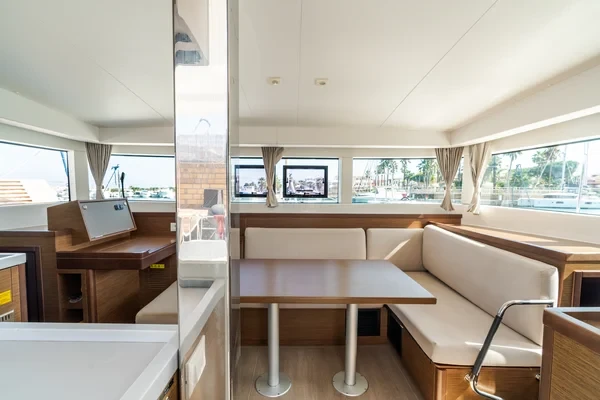 Lagoon 40 - Boatscribe.com