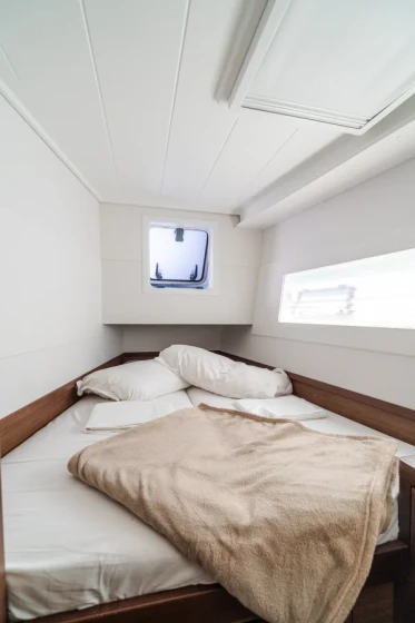 Lagoon 40 - Boatscribe.com