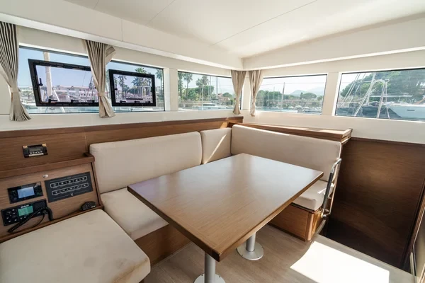 Lagoon 40 - Boatscribe.com