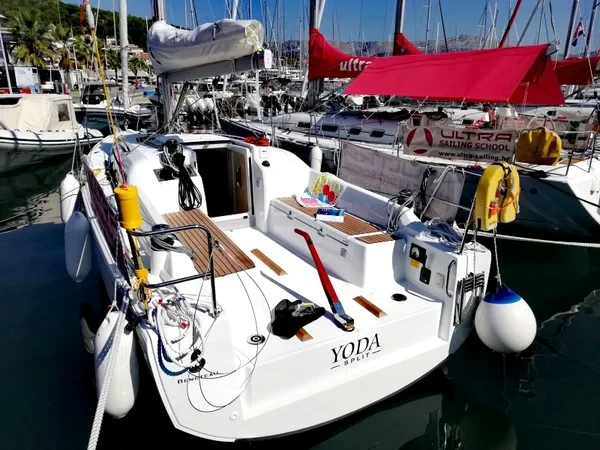 Oceanis 30.1 - Boatscribe.com