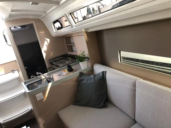 Oceanis 30.1 - Boatscribe.com
