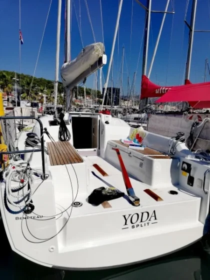 Oceanis 30.1 - Boatscribe.com