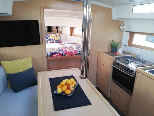 Oceanis 30.1 - Boatscribe.com