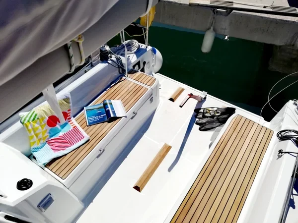 Oceanis 30.1 - Boatscribe.com