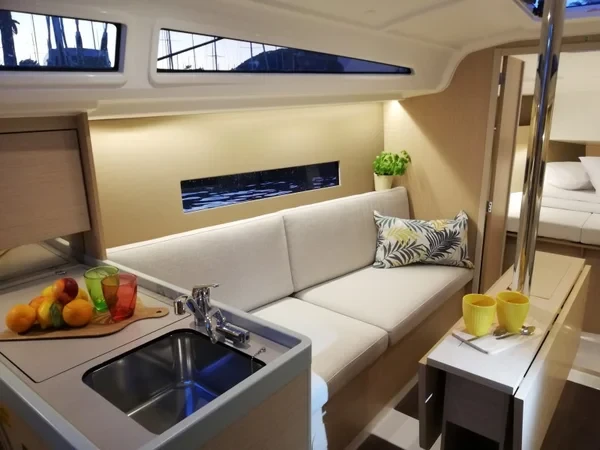 Oceanis 30.1 - Boatscribe.com