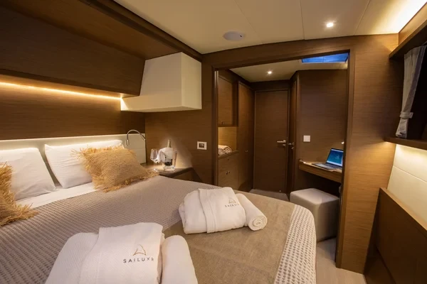 Lagoon 52 F - Boatscribe.com