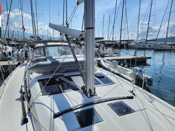 Dufour 430 - Boatscribe.com