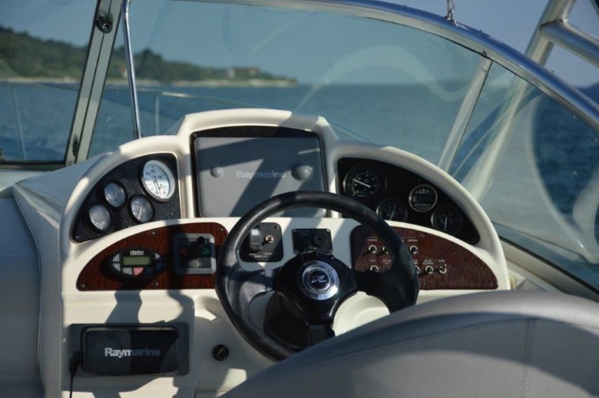 Sea Ray 275 - Boatscribe.com