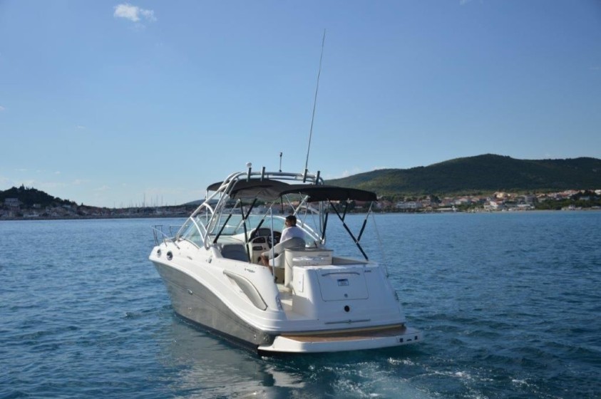 Sea Ray 275 - Boatscribe.com
