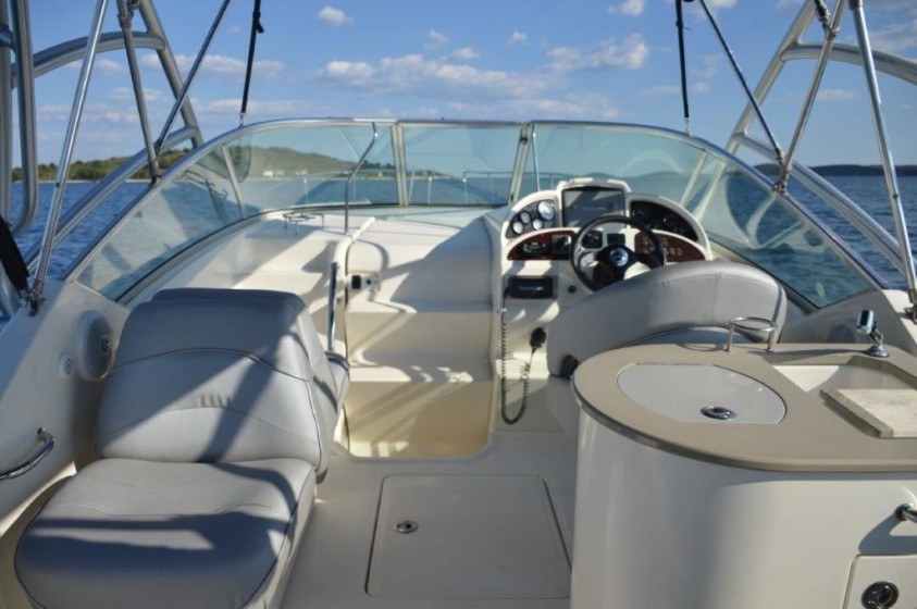 Sea Ray 275 - Boatscribe.com