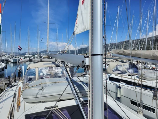 Dufour 430 - Boatscribe.com
