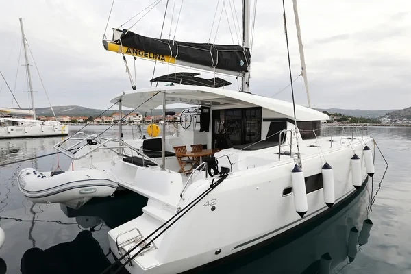 Lagoon 42 - Boatscribe.com