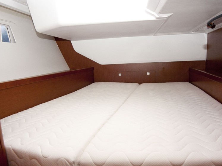 Oceanis 45 - Boatscribe.com