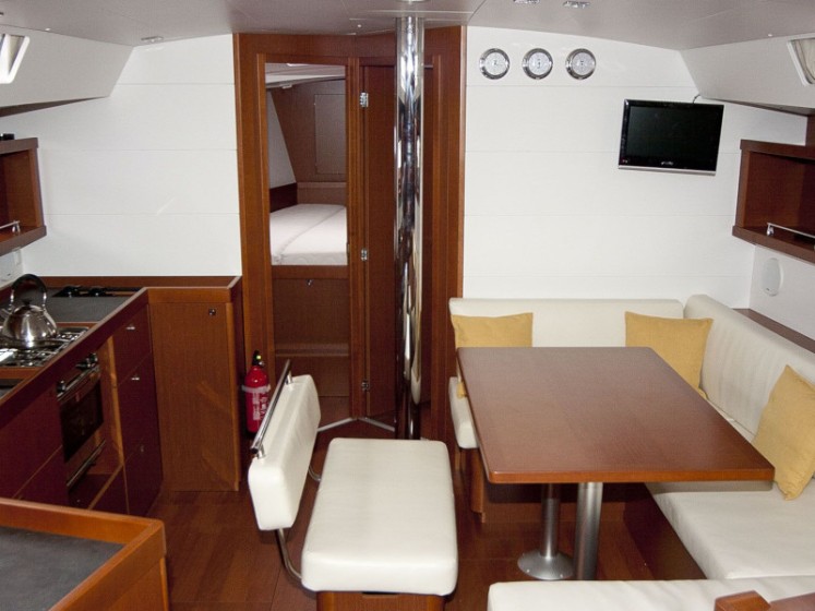 Oceanis 45 - Boatscribe.com