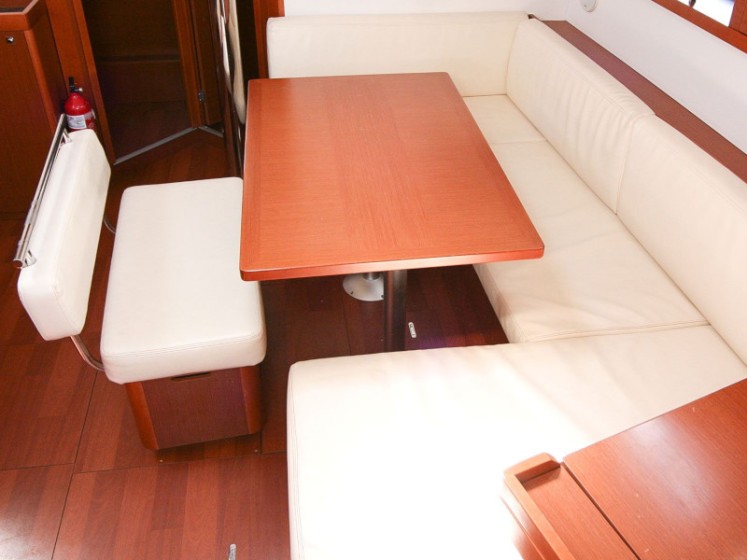 Oceanis 45 - Boatscribe.com