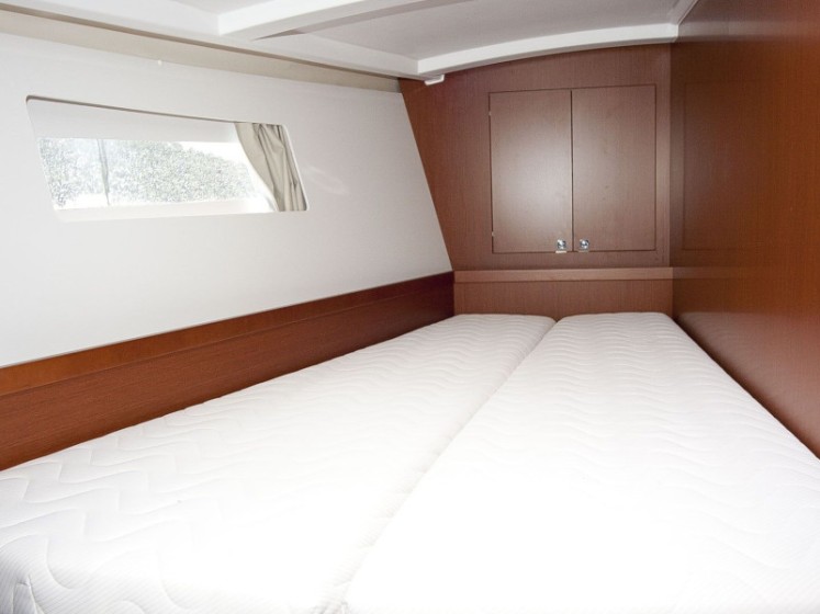 Oceanis 45 - Boatscribe.com