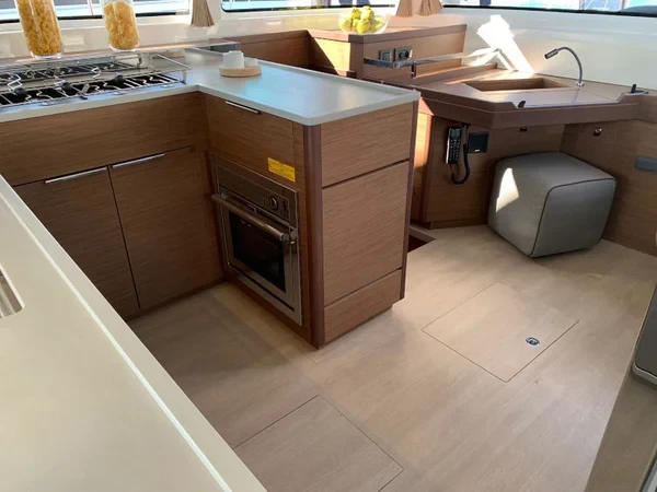 Lagoon 46 - Boatscribe.com