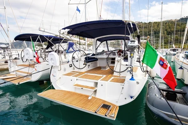Oceanis 41.1 - Boatscribe.com