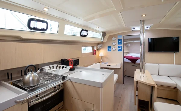 Oceanis 41.1 - Boatscribe.com