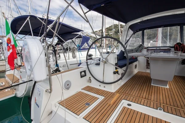 Oceanis 41.1 - Boatscribe.com