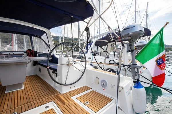 Oceanis 41.1 - Boatscribe.com