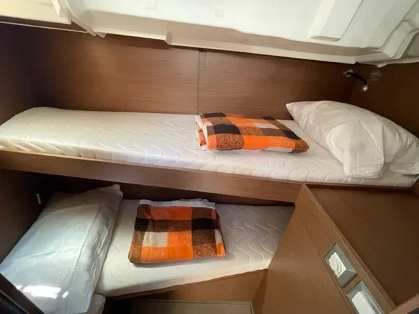 Oceanis 46.1 - Boatscribe.com