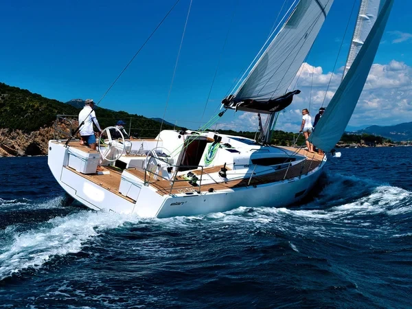Elan E5 - Boatscribe.com