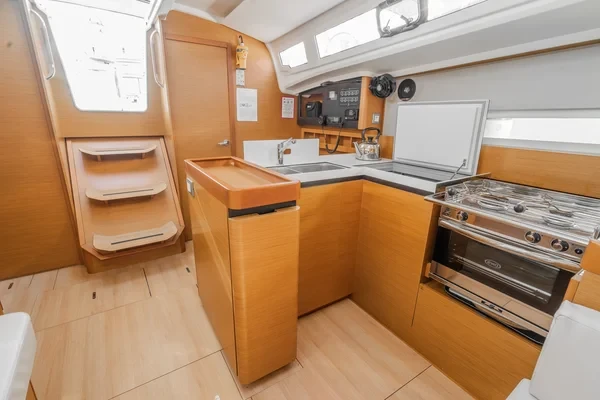 Sun Odyssey 410 - Boatscribe.com