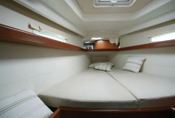 Oceanis 40 - Boatscribe.com