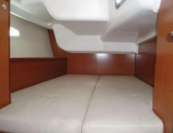 Oceanis 40 - Boatscribe.com