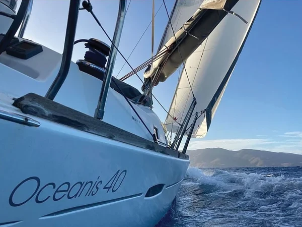 Oceanis 40 - Boatscribe.com