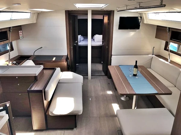 Oceanis 51.1 - Boatscribe.com
