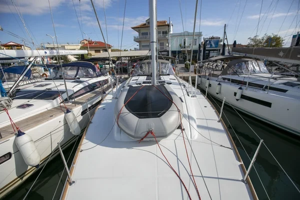 Sun Odyssey 519 - Boatscribe.com