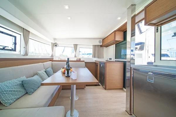Lagoon 40 - Boatscribe.com